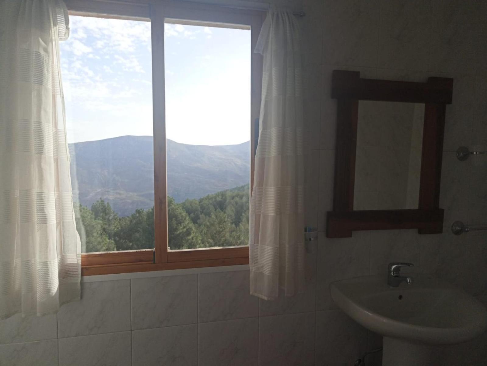 Hostal El Desvio เซียร์ราเนบาดา ภายนอก รูปภาพ